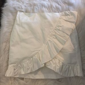 Adorable white ruffle skirt